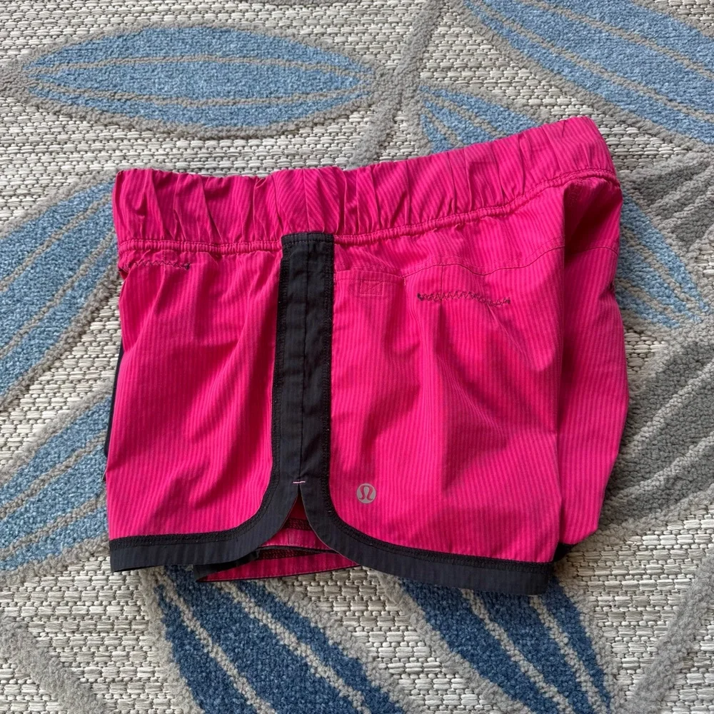 Lululemon Women’s Pinstriped Pink Lined Running Athletic‎ Shorts Size 4